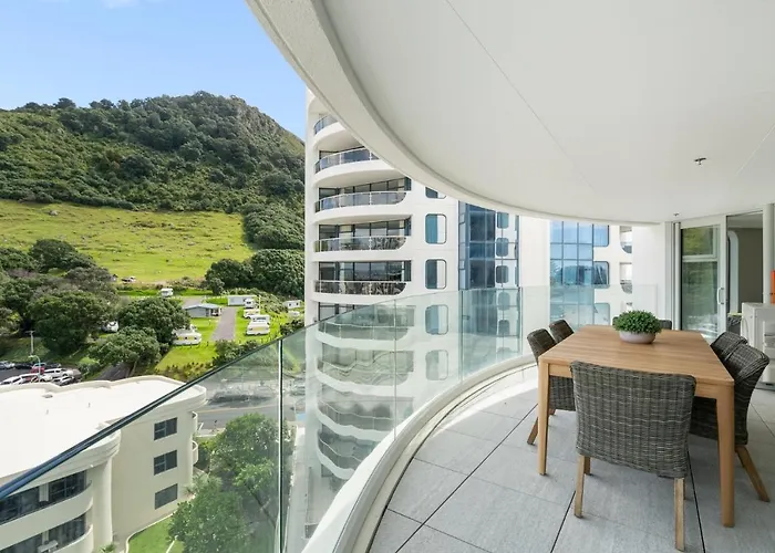 Executive Oceanside Apartment